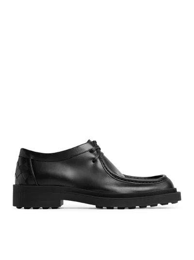 BOTTEGA VENETA WELL-LACED LEATHER SHOES