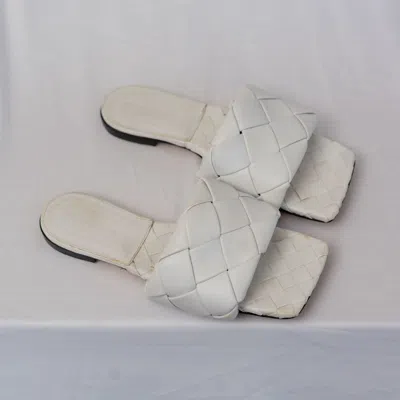 Pre-owned Bottega Veneta White Intrecciato Leather Lido Flat Slides, 39.5