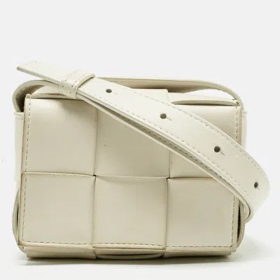 Pre-owned Bottega Veneta White Intrecciato Leather Mini Cassette Crossbody Bag