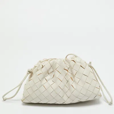 Pre-owned Bottega Veneta White Intrecciato Leather Mini The Pouch Clutch