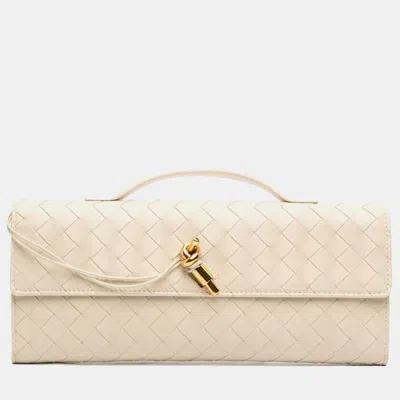 Pre-owned Bottega Veneta White Lambskin Intrecciato Andiamo Clutch
