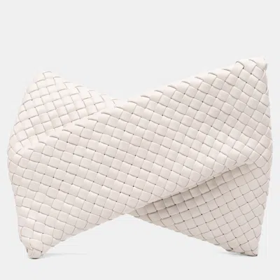 Pre-owned Bottega Veneta White Lambskin Padded Intreccio Crisscross Clutch