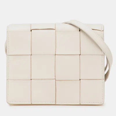 Pre-owned Bottega Veneta White Mini Lambskin Maxi Intrecciato Cassette Crossbody