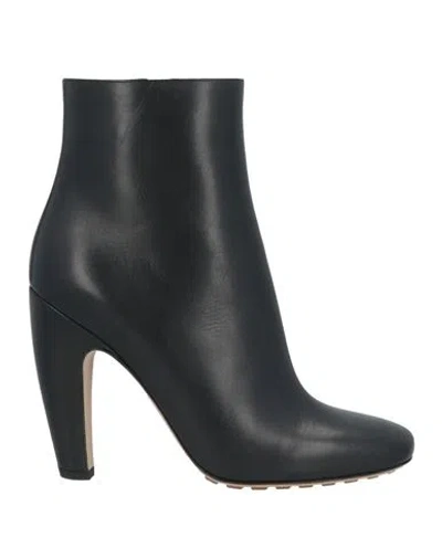 Bottega Veneta Leather Pompei Booties With Inner Zip 11cm In Black