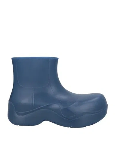 Bottega Veneta Logo Round Head Short Boots In Blue