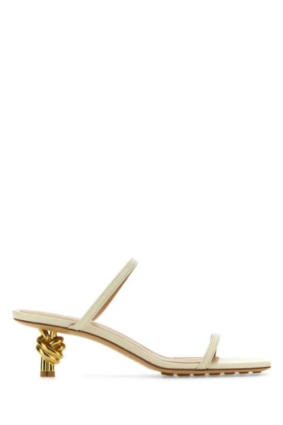 Bottega Veneta Knot Sandals In Leather In White