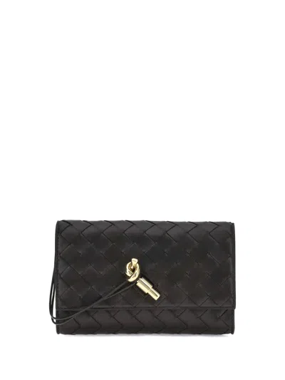 Bottega Veneta Women Andiamo Clutch Bag In Black