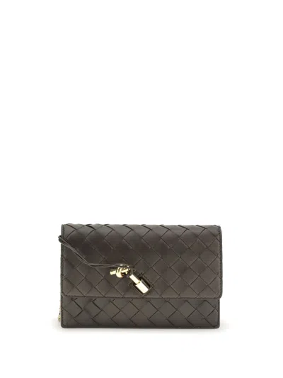 Bottega Veneta Women Andiamo Pouch On Chain In Gray