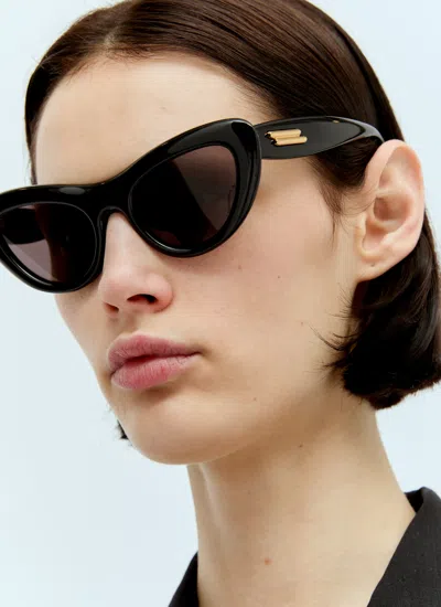 Bottega Veneta Curvy Acetate Cat-eye Sunglasses In Black