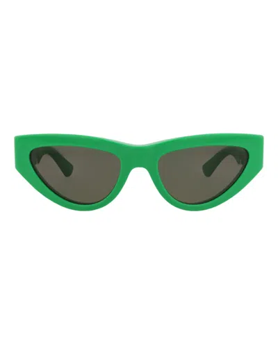 Pre-owned Bottega Veneta Women's  Cat Eyeframe Acetate Sunglasses In Green Green Green (bv1176s/30013665/003)
