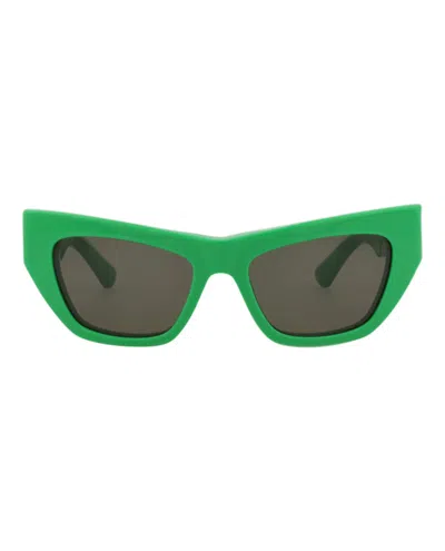 Pre-owned Bottega Veneta Women's  Cat Eyeframe Acetate Sunglasses In Green Green Green (bv1177s/30013666/003)