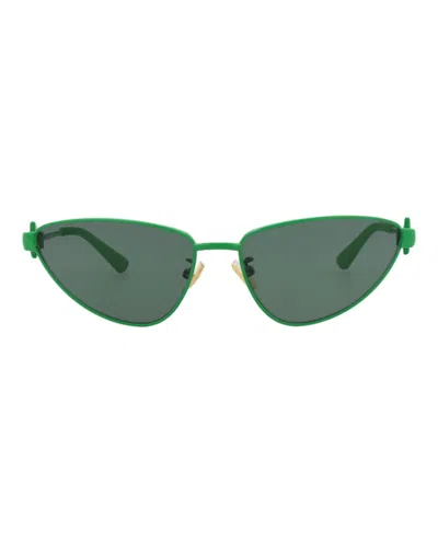 Pre-owned Bottega Veneta Women's  Cat Eyeframe Metal Sunglasses In Green Green Green (bv1186s/30013675/004)