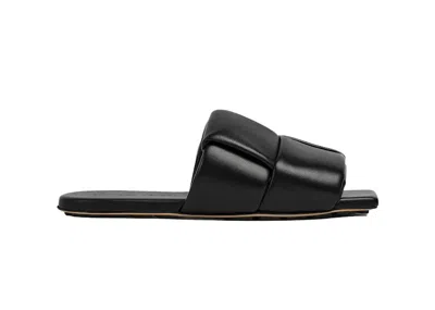 Pre-owned Bottega Veneta Women's  Flat Sandal Leather Sneakers In Black