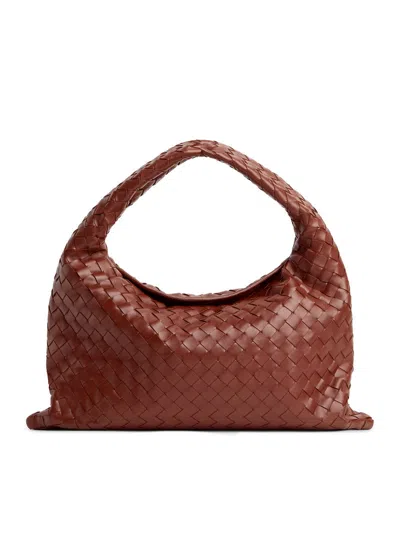 Bottega Veneta Womens Sapele-muse Brass Hop Small Leather Shoulder Bag In Neutral