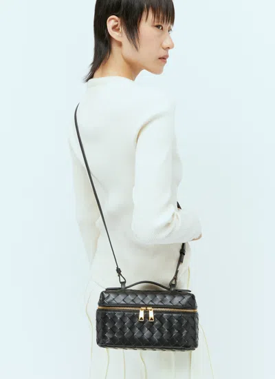 Bottega Veneta Women Intrecciato Shoulder Bag In Black