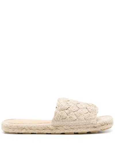 BOTTEGA VENETA BOTTEGA VENETA WOMEN JACK RAFIA FLAT SANDALS