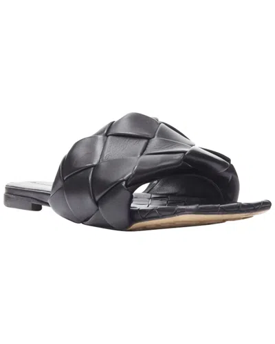 Bottega Veneta Opaque Weave Parco Flat Sandals For Women In Black