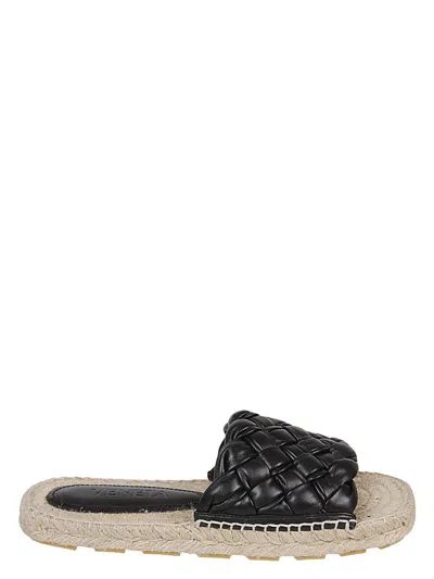BOTTEGA VENETA WOMEN'S LEATHER SANDAL