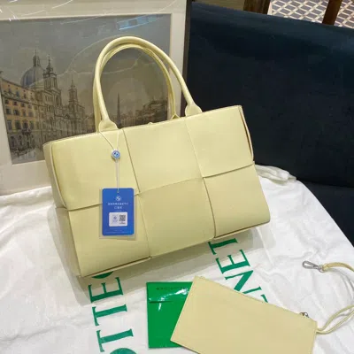 Bottega Veneta Women Pre-loved Bag Very Good Condition In Yellow