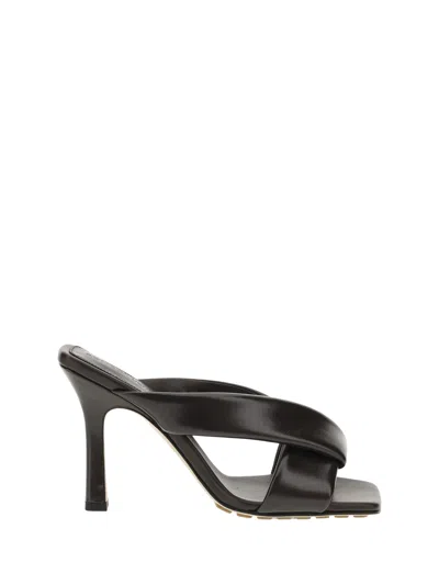 BOTTEGA VENETA BOTTEGA VENETA WOMEN RIVA MULE SANDALS
