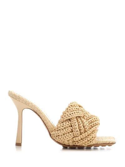Bottega Veneta Lido 90 Raffia Intrecciato Mule In Beige O Tan