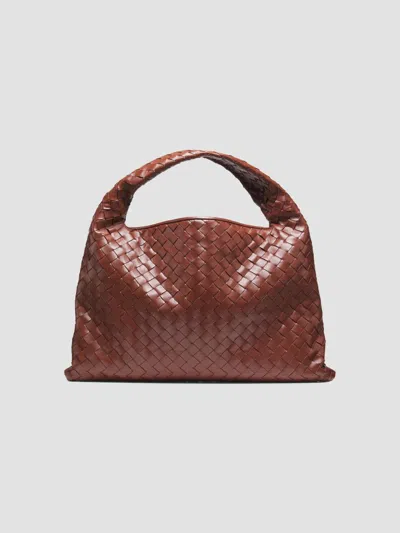 Bottega Veneta Womens Sapele-muse Brass Hop Small Leather Shoulder Bag In Neutral