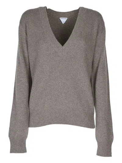 BOTTEGA VENETA WOMEN'S V NECK KNITTED JUMPER SWEATER