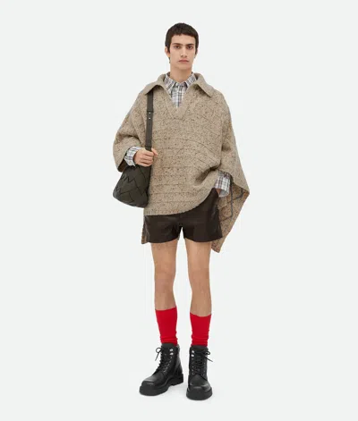 Bottega Veneta Poncho Losange En Laine In Dove/grey Melange