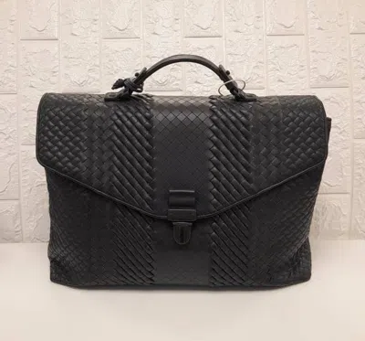 Bottega Veneta Woven Handbag In Black