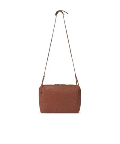 Bottega Veneta Woven Pattern Shoulder Bag In Brown