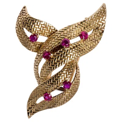 Pre-owned Boucheron Retro 1940s 0.90 Carat Ruby Yellow Gold Leaf Dress Clip Brooch