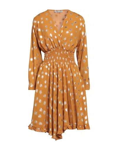 Boutique De La Femme Short Dresses In Beige