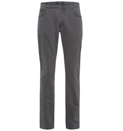 BRAX MEN'S CHUCK SLIM PANTS IN GRAPHITE GREY