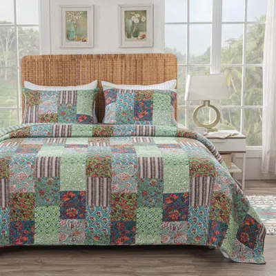 Breebe Jasmin Quilt Set In Green