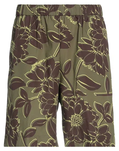 Brian Dales Man Shorts & Bermuda Shorts Military Green Size 36 Lyocell, Cotton