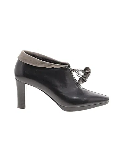 Pre-owned Brighton Heels In Black