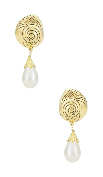 Brinker & Eliza Golden Ticket Earrings In 金色