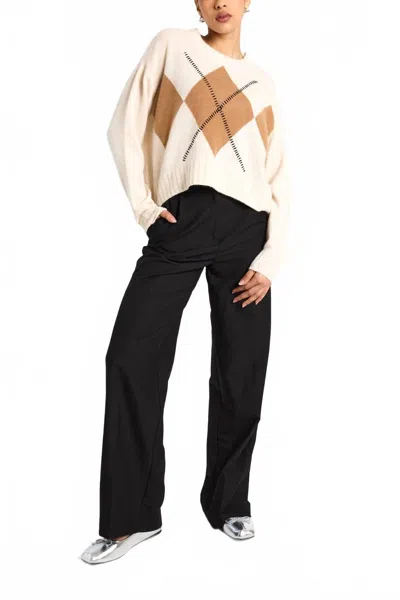 Brodie Cashmere Relaxed Argyle Top In Antique White/chestnut, Black In Neutral