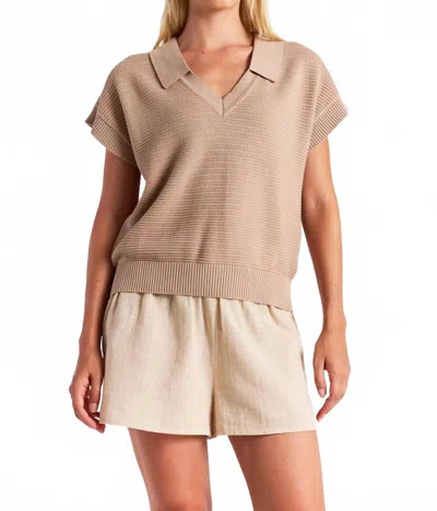 Brodie Cashmere Rippled V Neck Vest In Light Brown