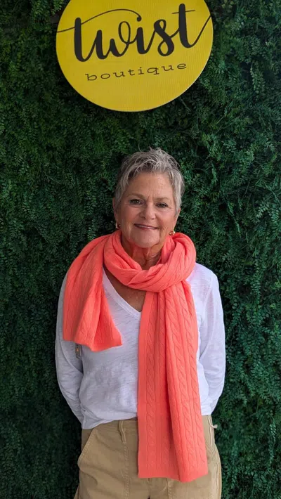 Brodie Cashmere Women's Cable Scarf In Neon Coral In Pink