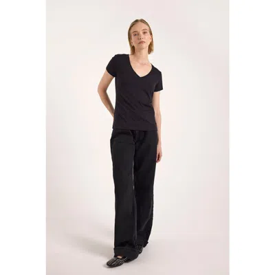 Brodie Pure Cashmere Relaxed Fit Cotton V-neck T-shirt In Black