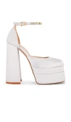 Bronx And Banco Closed Toe Platform In White
