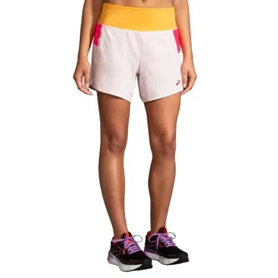 Brooks Chaser 5" Shorts In Quartz Hyper Pink Sun Glow In White