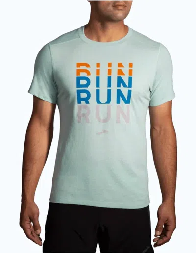 Brooks Distance Short Sleeve 2.0 Tee In Heather Grey Skies/run Repeat In Green