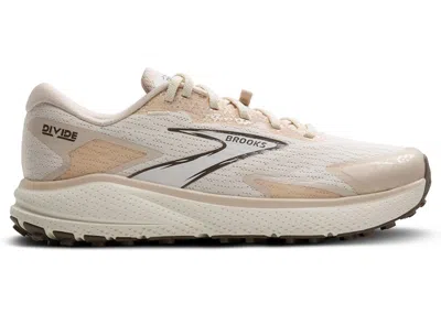 Pre-owned Brooks Divide 5 (women's) Sneakers In Coconut/almond Peach/ Falcon