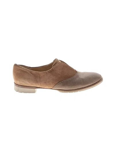 Pre-owned Brunate Flats In Tan