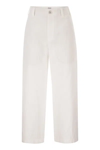 Brunello Cucinelli Crop Chino Trousers In Cotton And Linen Gabardine