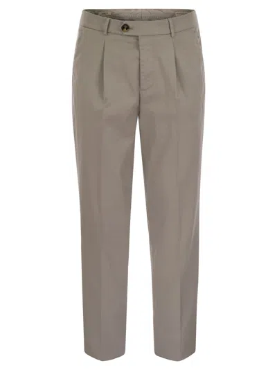 BRUNELLO CUCINELLI GARMENT-DYED LEISURE FIT TROUSERS IN AMERICAN PIMA COMFORT COTTON WITH PLEATS
