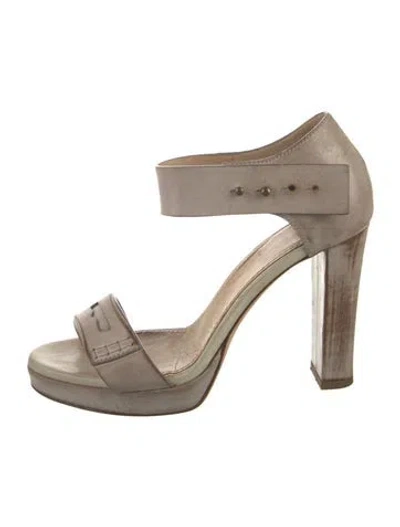 Pre-owned Brunello Cucinelli Leather Pumps In Neutral