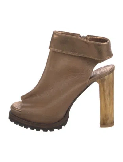 Pre-owned Brunello Cucinelli Leather Pumps In Neutrals